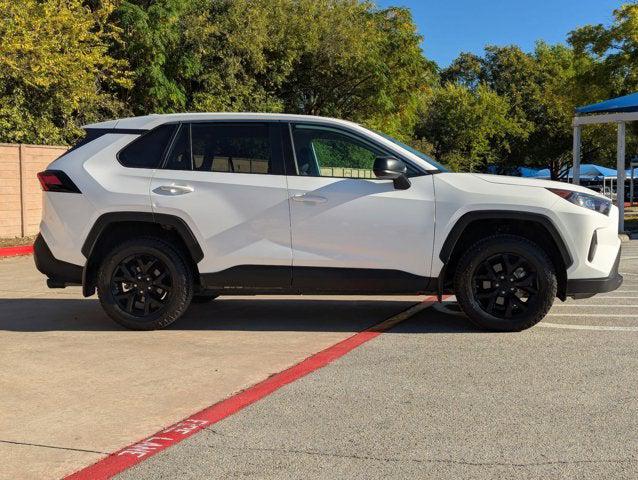 2022 Toyota RAV4 LE 2022 Toyota RAV4 LE