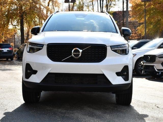 2023 Volvo XC40 B5 Plus Dark Theme 2023 Volvo XC40 B5 Plus Dark Theme