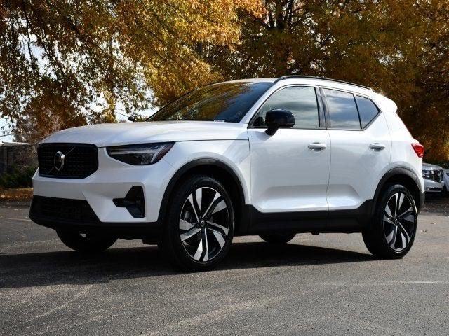 2023 Volvo XC40 B5 Plus Dark Theme 2023 Volvo XC40 B5 Plus Dark Theme