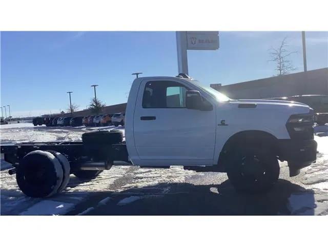 2026 RAM Ram 3500 Chassis Cab RAM 3500 TRADESMAN CHASSIS REGULAR CAB 4X2 60 CA