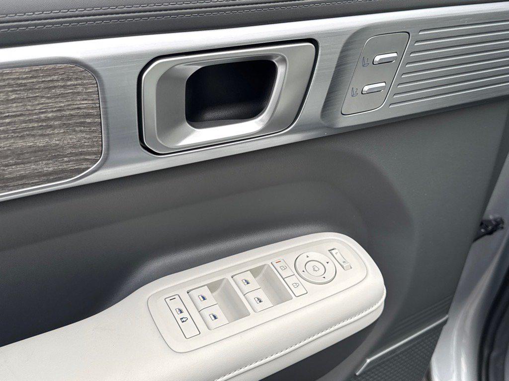 2026 Hyundai Santa Fe Limited - Photo 12
