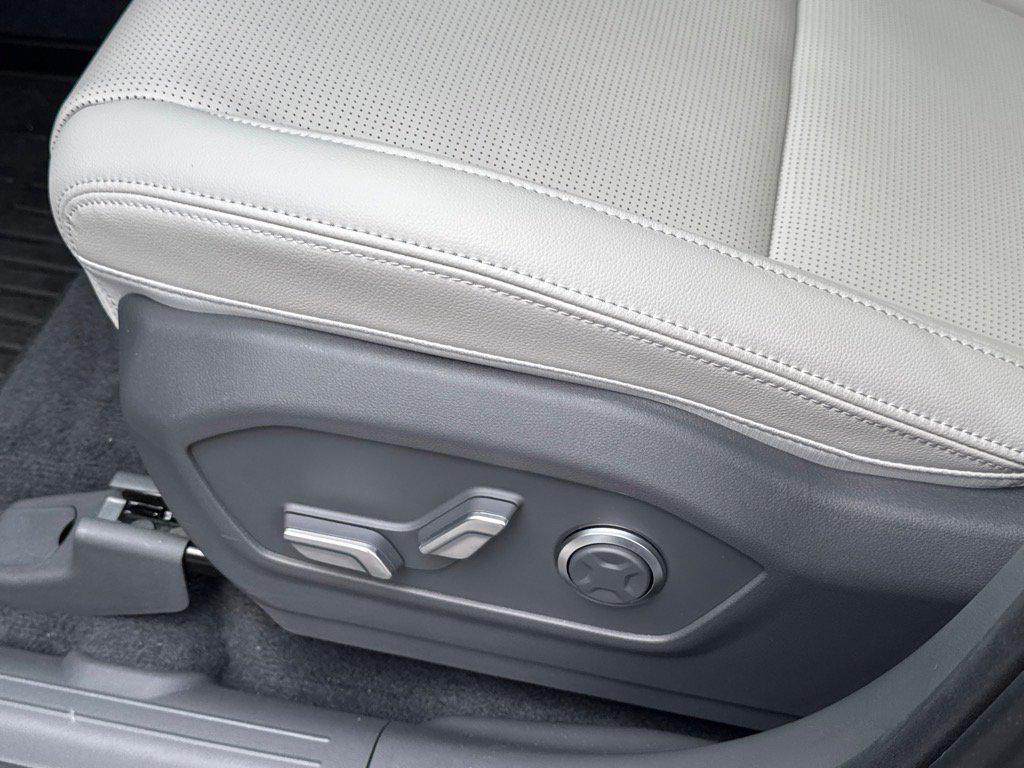 2026 Hyundai Santa Fe Limited - Photo 13