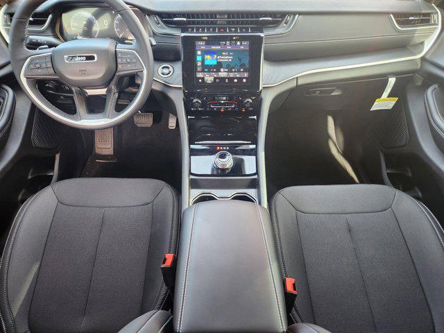 2025 Jeep Grand Cherokee Laredo X 4x4