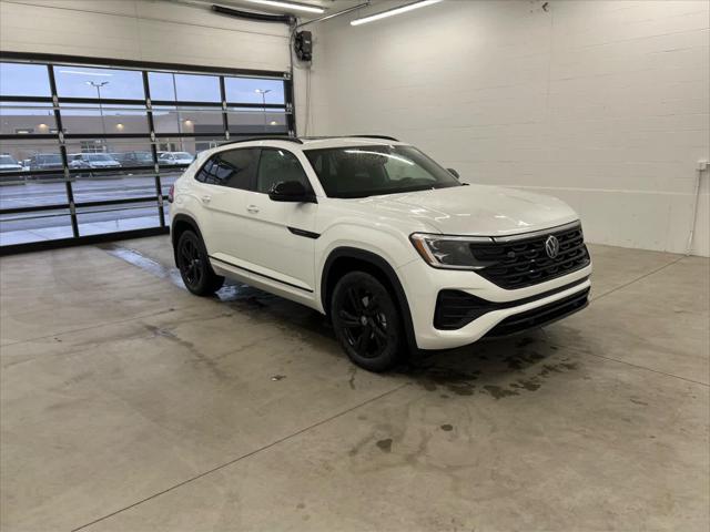2026 Volkswagen Atlas Cross Sport SEL R-Line Black