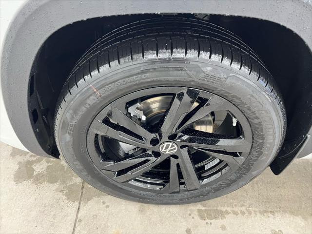 2026 Volkswagen Atlas Cross Sport SEL R-Line Black