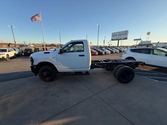 2026 RAM Ram 3500 Chassis Cab RAM 3500 TRADESMAN CHASSIS REGULAR CAB 4X4 60 CA