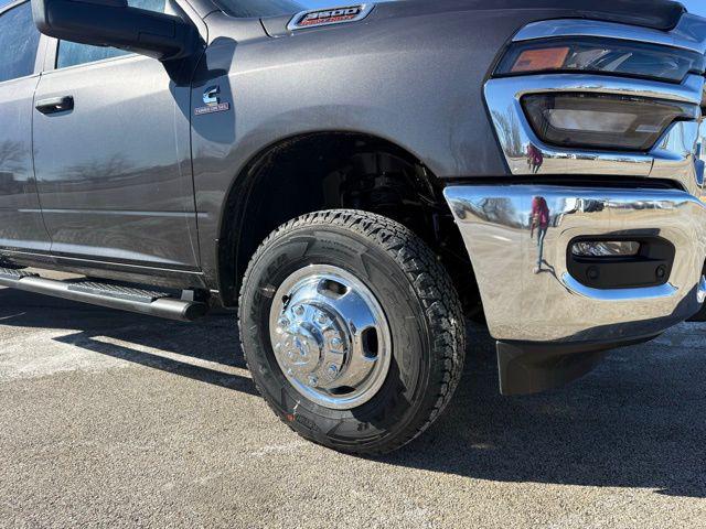 2026 RAM Ram 3500 RAM 3500 TRADESMAN CREW CAB 4X4 8 BOX