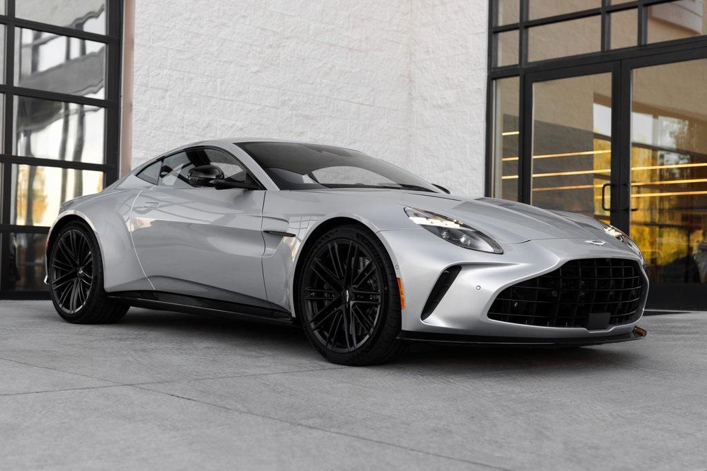2026 Aston Martin Vantage Base's photo