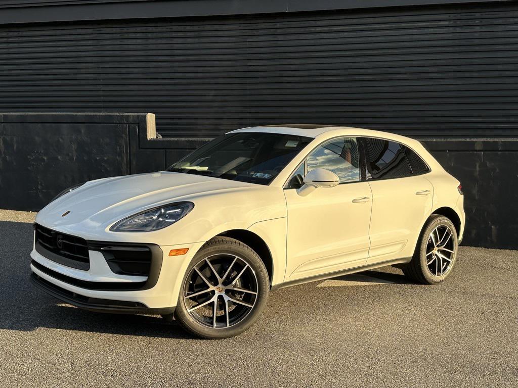/2025 Porsche Macan