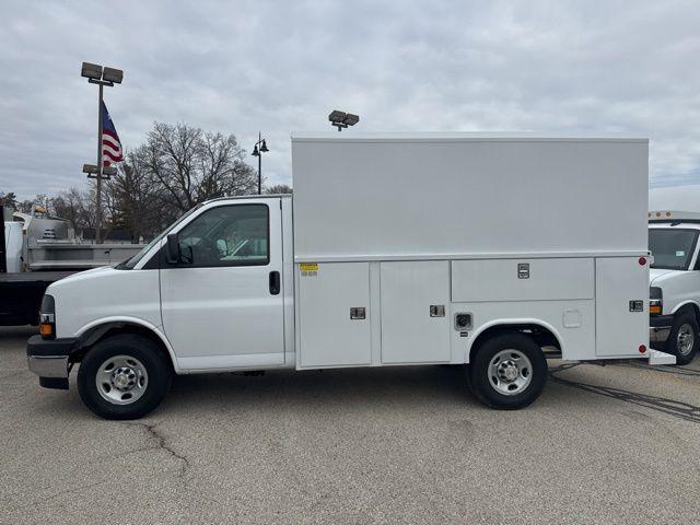 2025 Chevrolet Express Cutaway Work Van