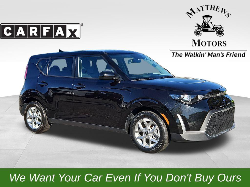 2025 Kia Soul LX's photo