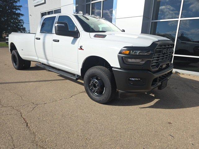 2026 RAM Ram 3500 RAM 3500 TRADESMAN CREW CAB 4X4 8 BOX