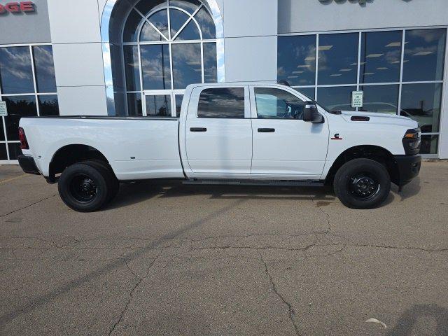 2026 RAM Ram 3500 RAM 3500 TRADESMAN CREW CAB 4X4 8 BOX