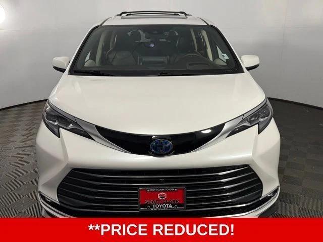2024 Toyota Sienna Platinum 2024 Toyota Sienna Platinum