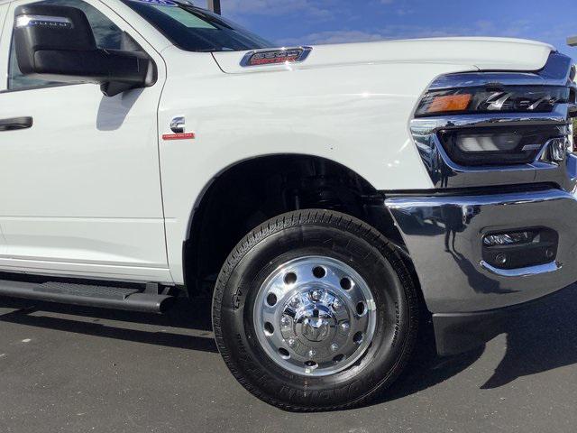 2025 RAM 3500 Tradesman Crew Cab 4x4 8 Box