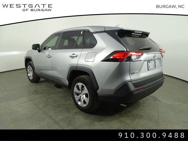 2022 Toyota RAV4 LE 2022 Toyota RAV4 LE