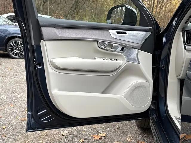 2026 Volvo XC90 Ultra Dark Theme, B6 AWD Gas (mild hybrid), Gasoline, 6 Seats