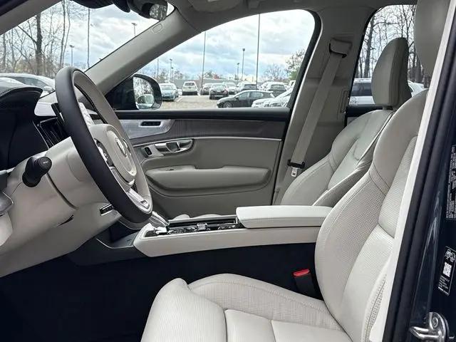 2026 Volvo XC90 Ultra Dark Theme, B6 AWD Gas (mild hybrid), Gasoline, 6 Seats