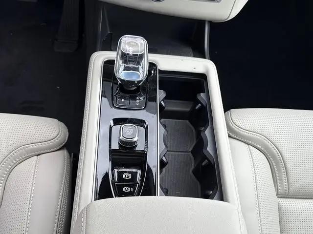 2026 Volvo XC90 Ultra Dark Theme, B6 AWD Gas (mild hybrid), Gasoline, 6 Seats