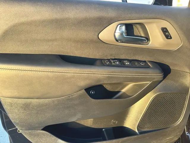 2025 Chrysler Pacifica Hybrid Select