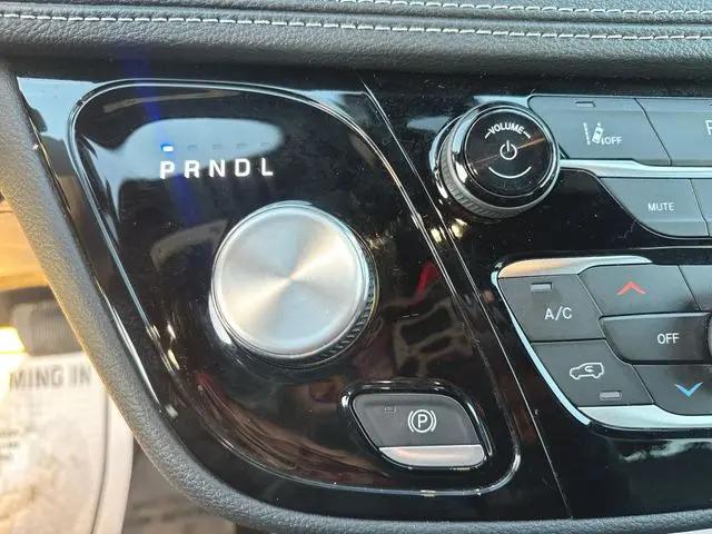 2025 Chrysler Pacifica Hybrid Select