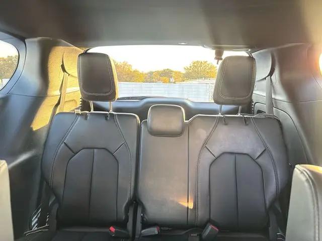2025 Chrysler Pacifica Hybrid Select