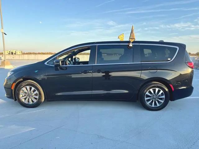 2025 Chrysler Pacifica Hybrid Select