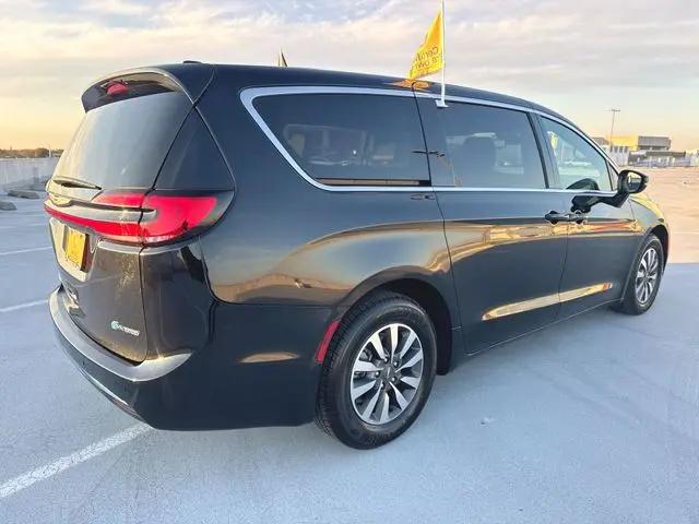 2025 Chrysler Pacifica Hybrid Select