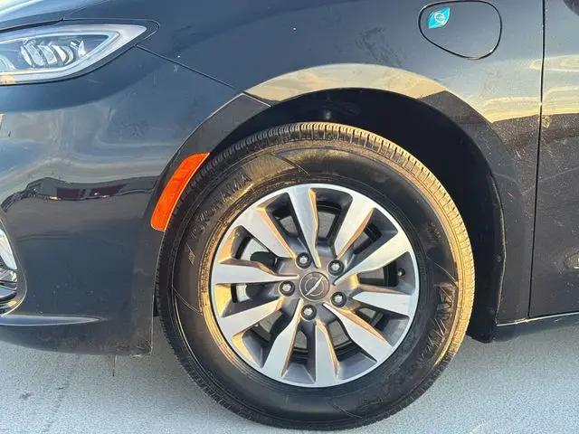 2025 Chrysler Pacifica Hybrid Select