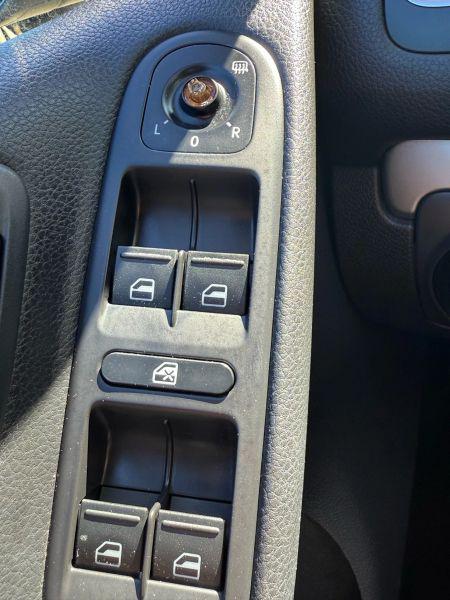 2013 Volkswagen Golf 2.5L 4-Door