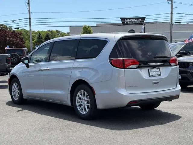 2026 Chrysler Voyager LX