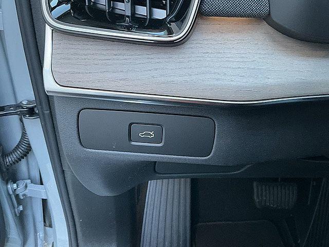 2026 Volvo XC90 Core, B5 AWD Gas (mild hybrid), Gasoline, Bright, 7 Seats