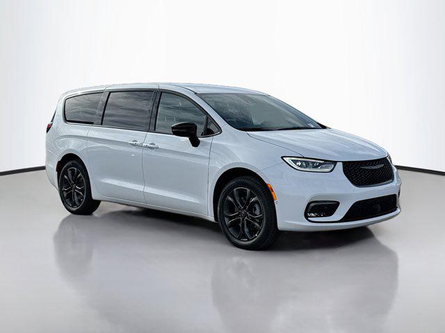 2026 Chrysler Pacifica Select AWD
