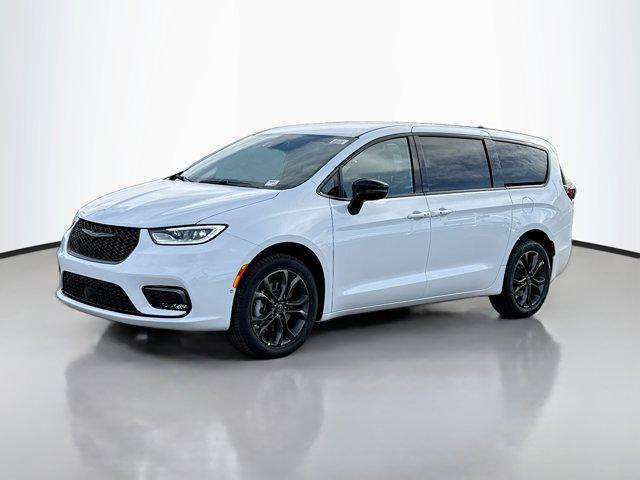 2026 Chrysler Pacifica Select AWD