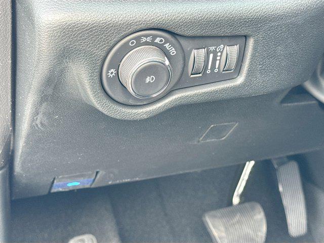 2026 Chrysler Pacifica Select AWD