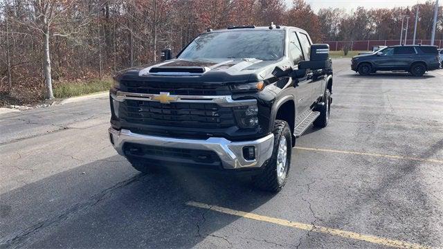 2024 Chevrolet Silverado 3500HD 4WD Crew Cab Standard Bed LT