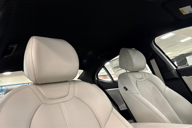 2025 Genesis G70 2.5T RWD