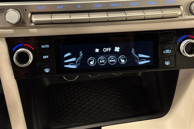 2025 Genesis G70 2.5T RWD