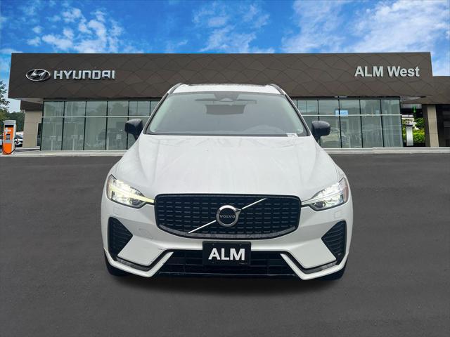 2024 Volvo XC60 B5 Core Dark Theme