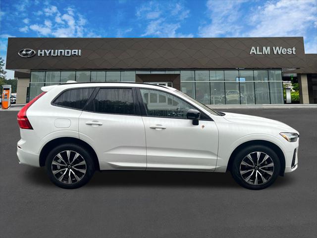 2024 Volvo XC60 B5 Core Dark Theme