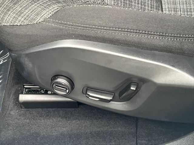 2024 Volvo XC60 B5 Core Dark Theme
