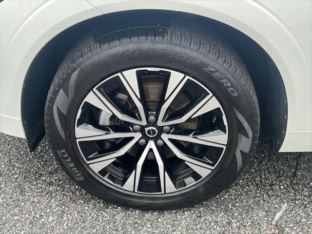 2024 Volvo XC60 B5 Core Dark Theme