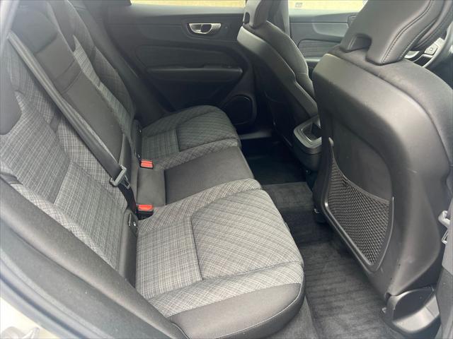 2024 Volvo XC60 B5 Core Dark Theme