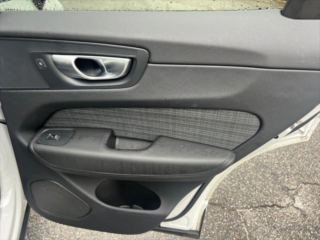 2024 Volvo XC60 B5 Core Dark Theme