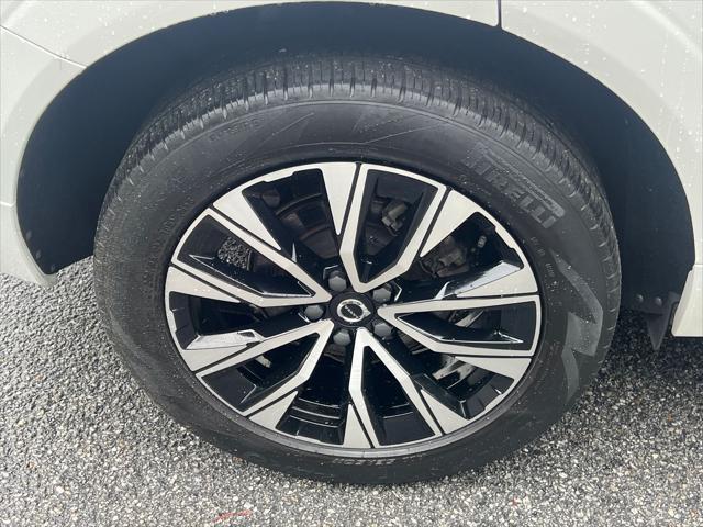 2024 Volvo XC60 B5 Core Dark Theme
