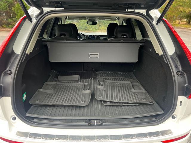 2024 Volvo XC60 B5 Core Dark Theme