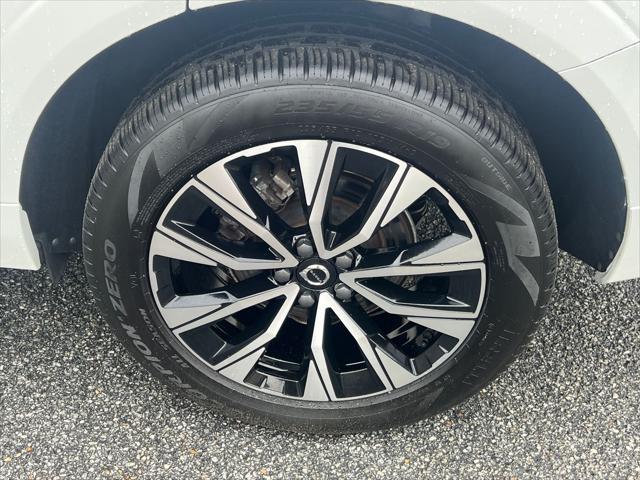 2024 Volvo XC60 B5 Core Dark Theme