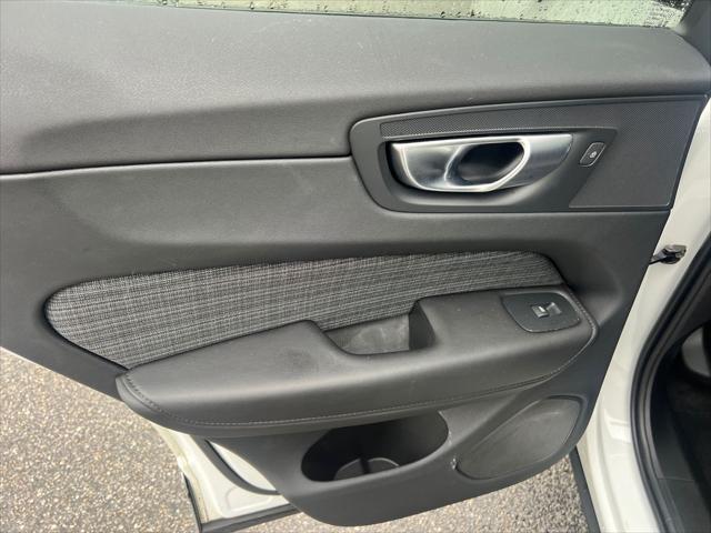 2024 Volvo XC60 B5 Core Dark Theme