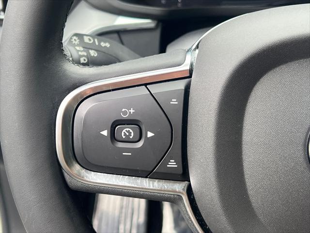 2024 Volvo XC60 B5 Core Dark Theme