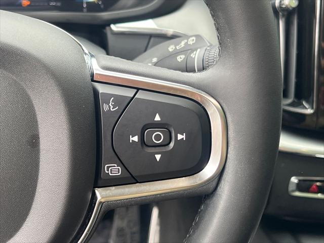 2024 Volvo XC60 B5 Core Dark Theme